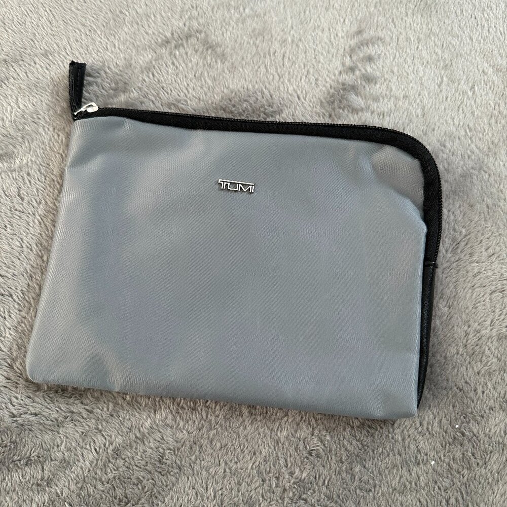 Tumi for Delta Airlines Gray Pouch Makeup Cosmetic Bag Travel Clutch